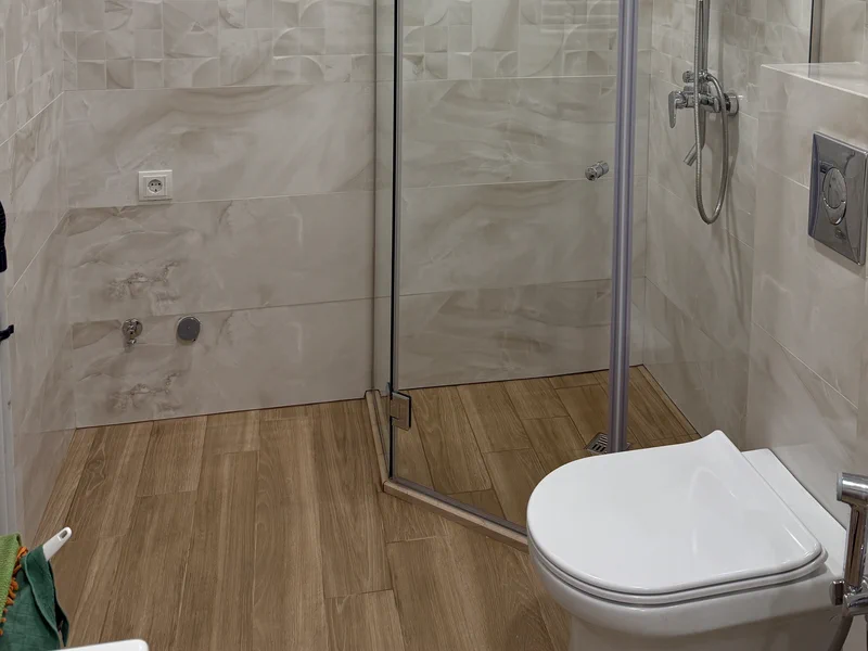 Apartament 1+1 w Mziuri Gardens Batumi - Oświetlenie i sufit